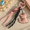 Bijou de sac chat rose avec mousqueton cœur et cordons rose et noir – FLAIRE