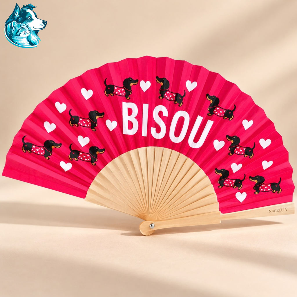Éventail BISOU rose ouvert avec teckels et monture en bois – FLAIRE