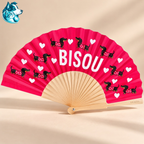 Éventail BISOU rose ouvert avec teckels et monture en bois – FLAIRE